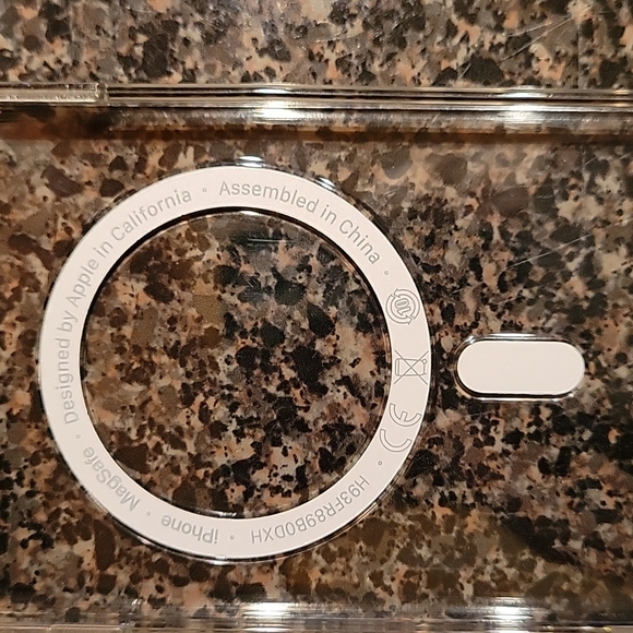 Authentic iphone 12/12 Pro Clear Case MagSafe - Picture 10 of 16